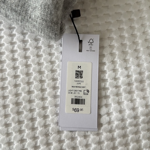 Dynamite Knit set - top and skirt - Picture 3 of 4